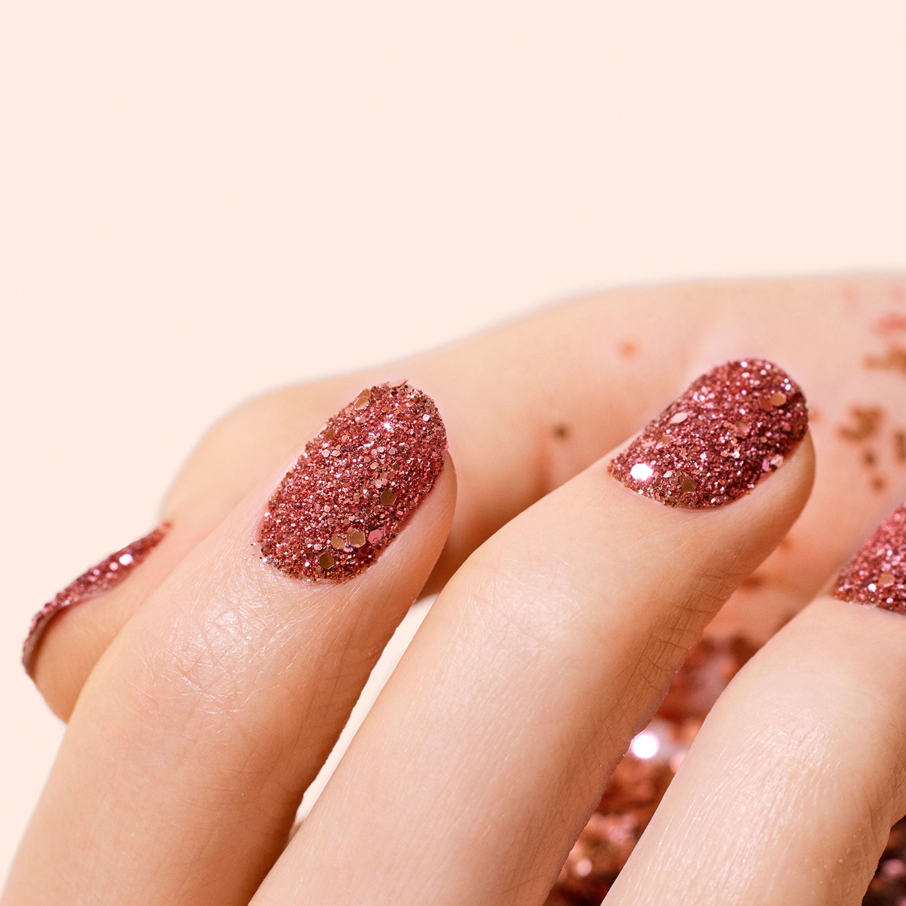manicurist-pink-quartz-paillettes-ongles-biod-gradables-nail-art image 3
