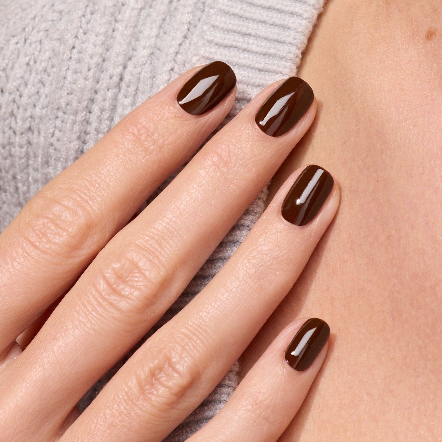 manicurist-green-flash-vernis-semi-permanent-clove-marron-opaque image 2