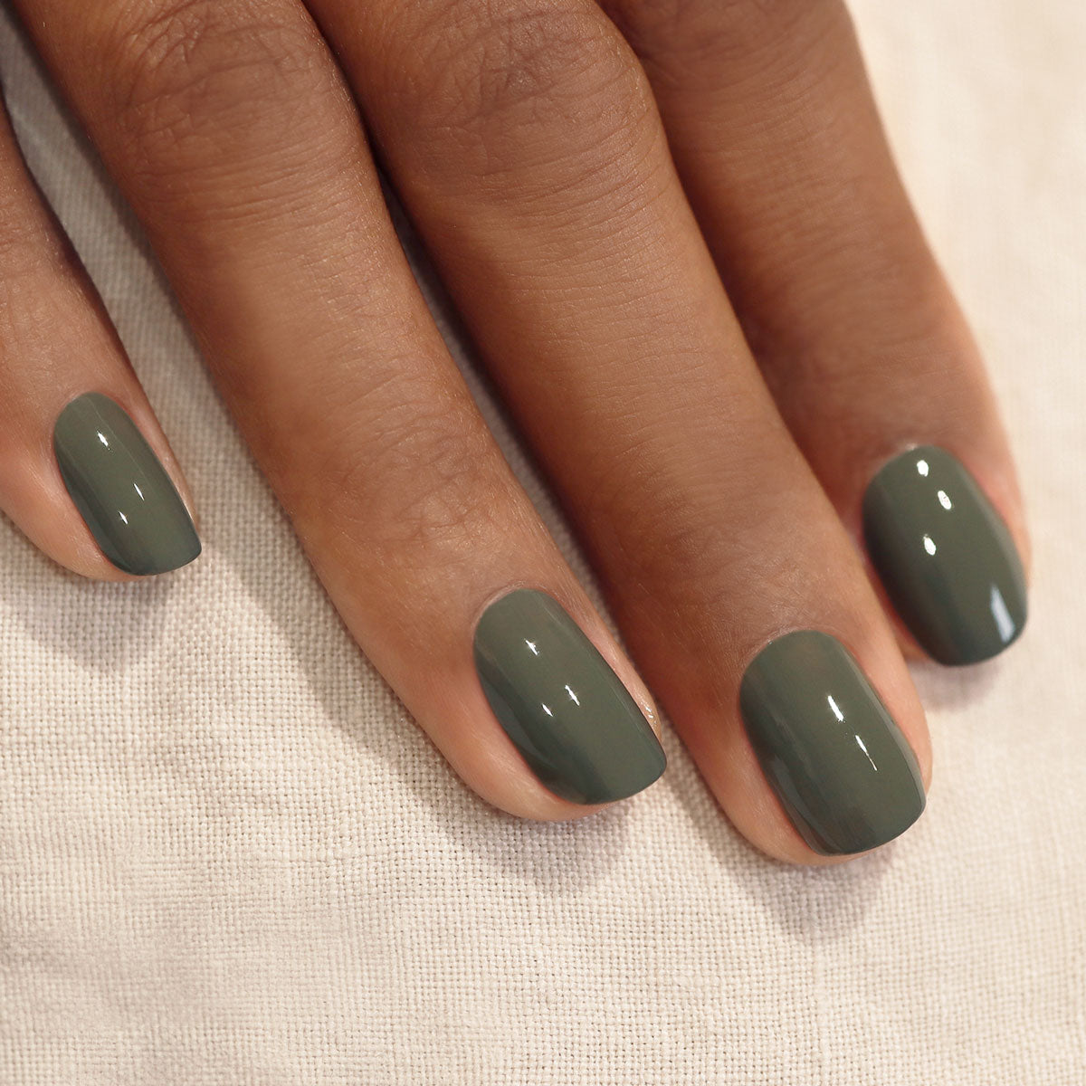 manucurist-green-khaki-vernis-ongles-vert-gris-opaque image 2
