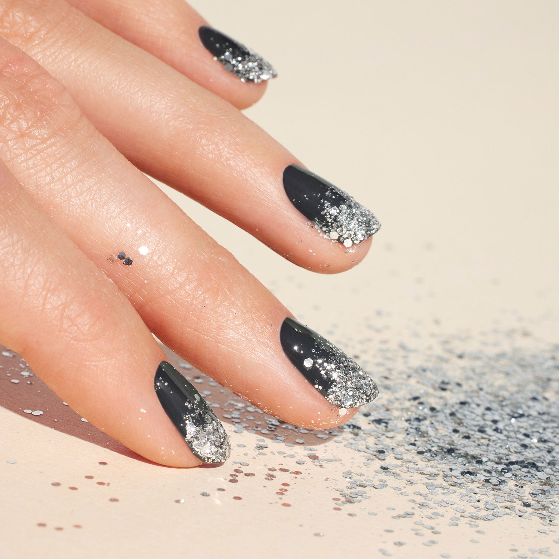 manicurist-accessoires-paillettes-biod-gradables-silver-nail-art image 3