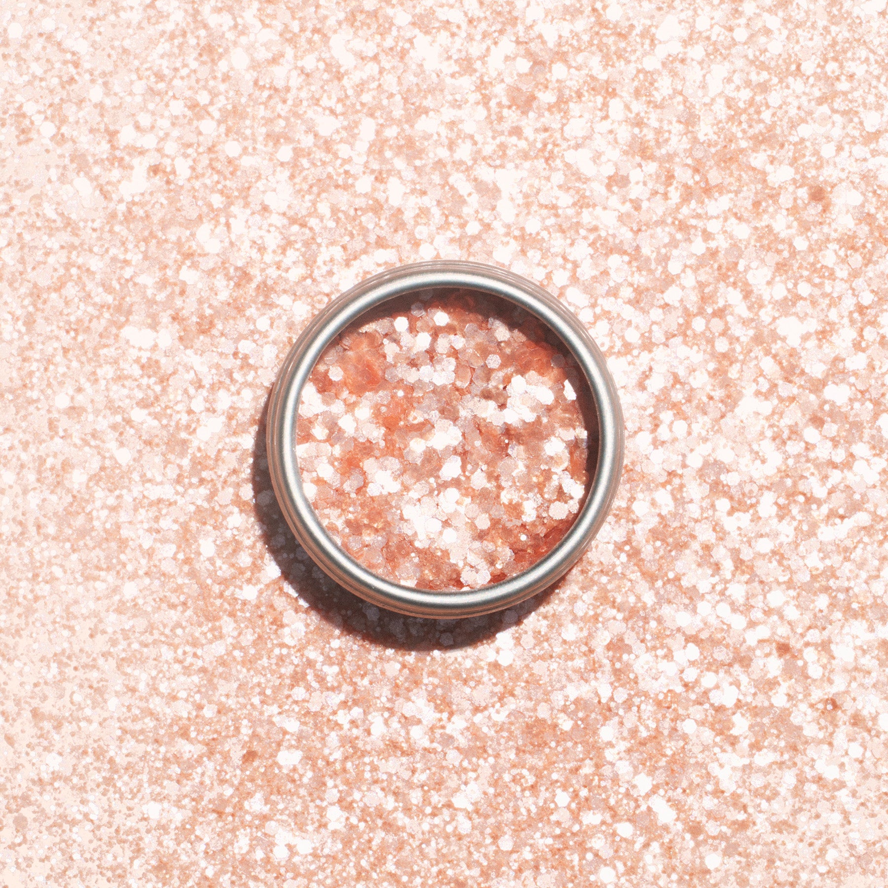 manicurist-blush-paillettes-biod-gradables-nail-art image 1