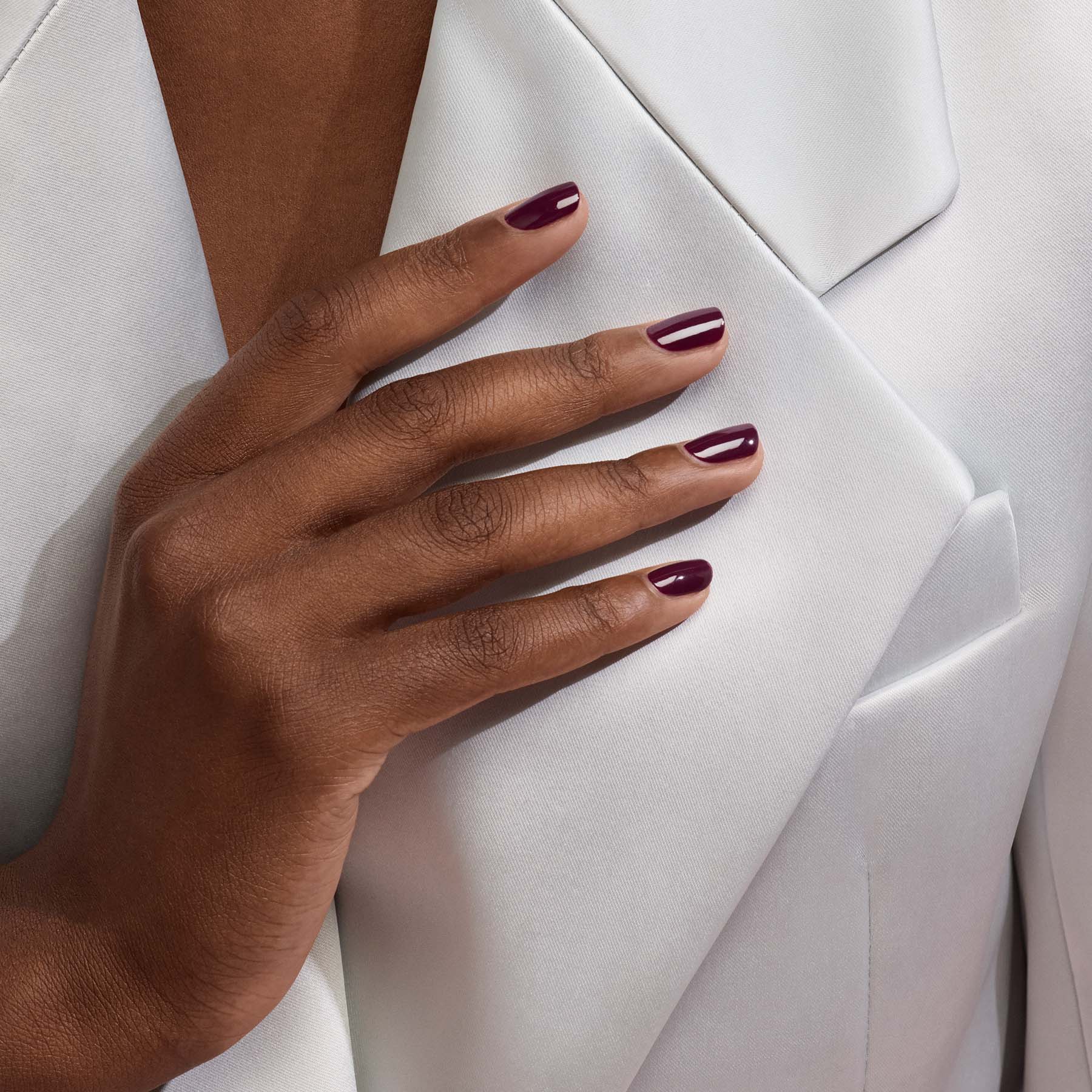 manicurist-green-flash-prune-vernis-semi-permanent-bordeaux image 3