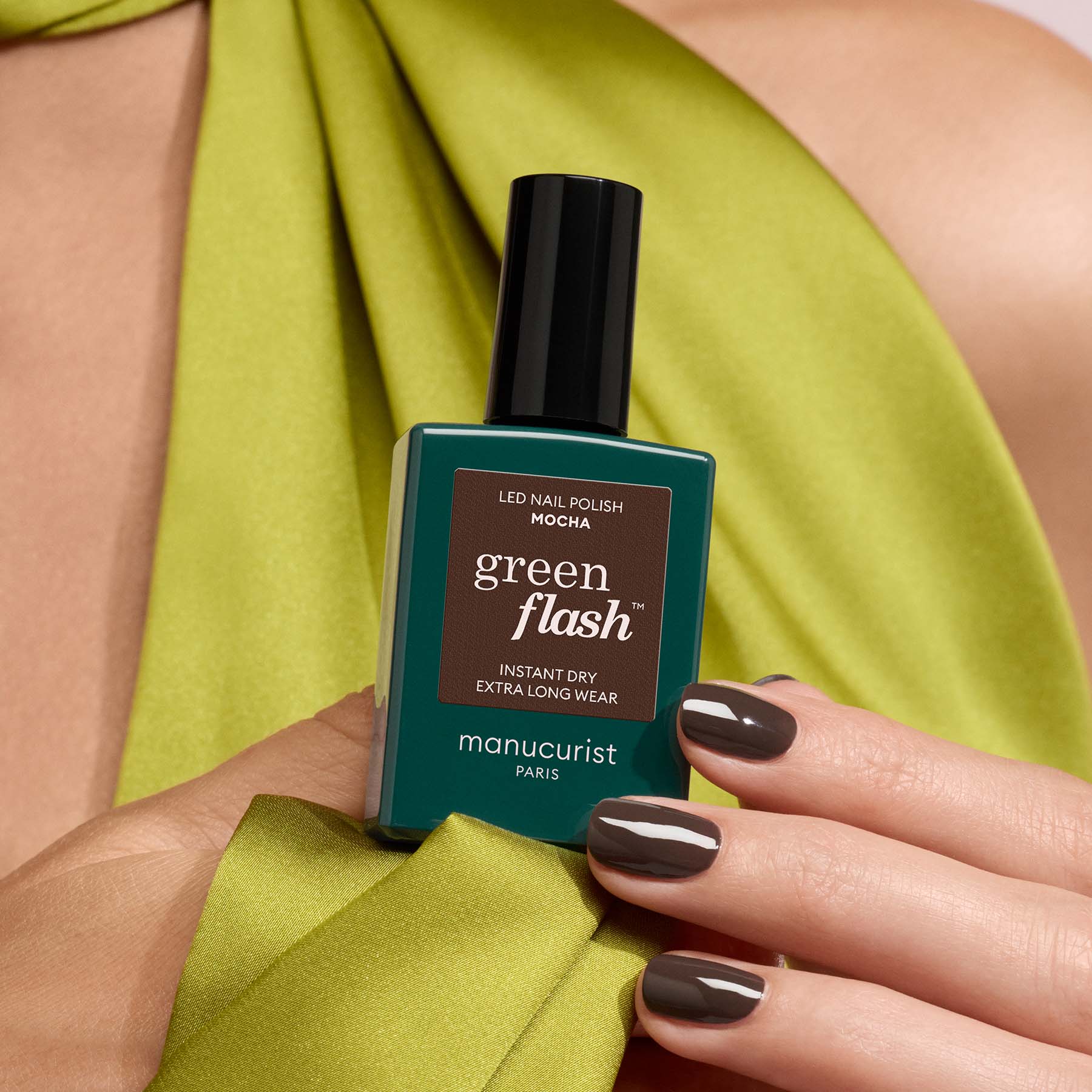 manucurist-green-flash-mocha-vernis-semi-permanent-marron image 3