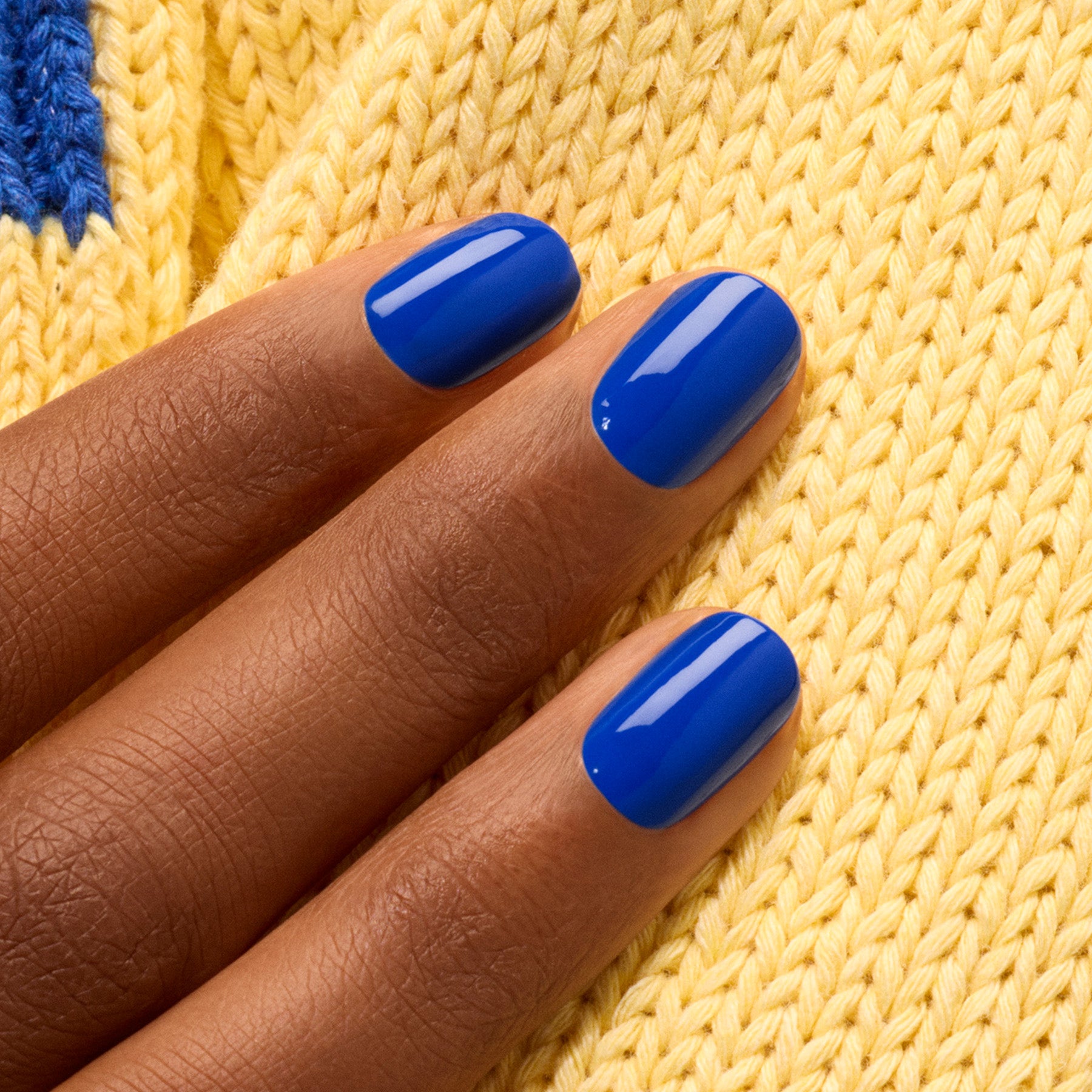 manicurist-green-flash-ultramarine-vernis-semi-permanent-bleu image 4