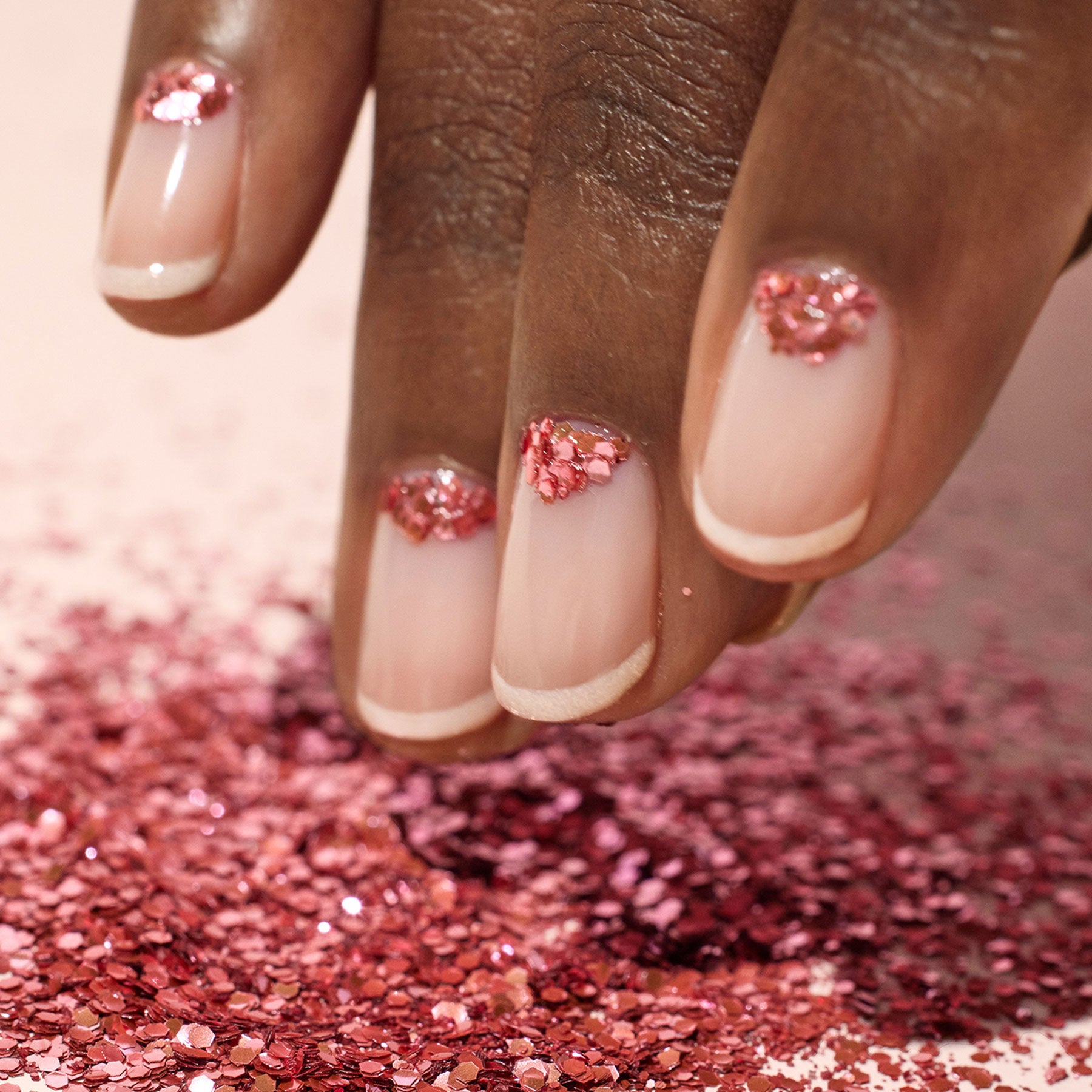 manicurist-pink-quartz-paillettes-ongles-biod-gradables-nail-art image 2
