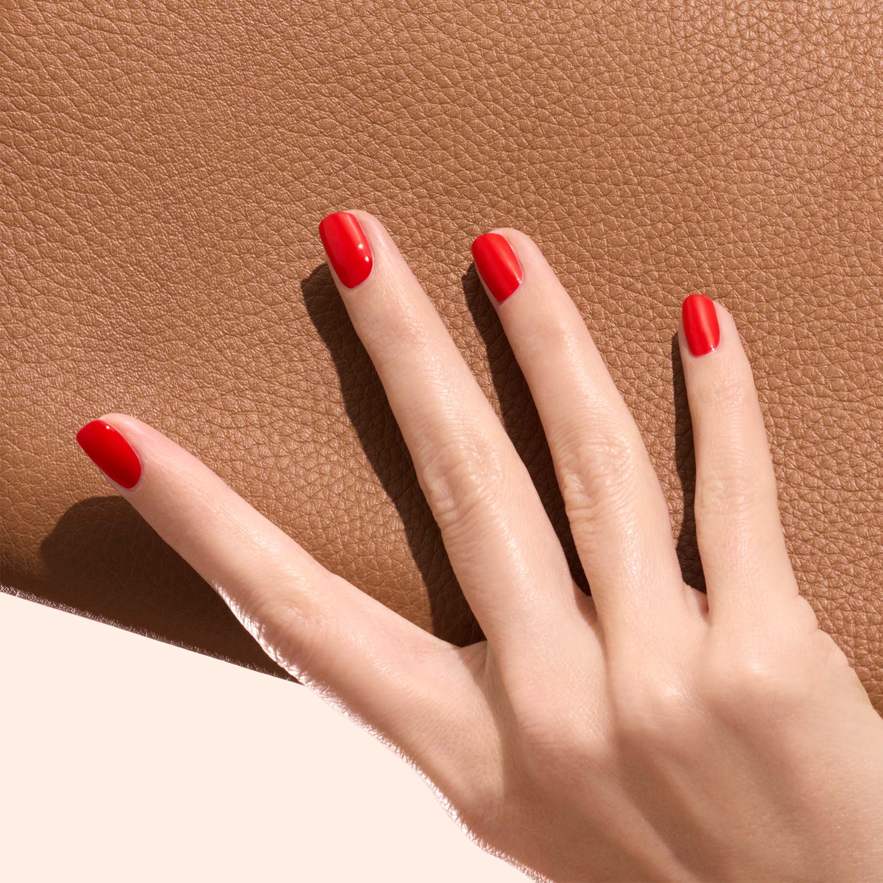 manicurist-green-flash-vernis-semi-permanent-an-mone-rouge-vif-15ml image 3